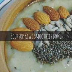 A picture of Soursop Kiwi Smoothies.