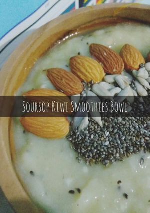 A picture of Soursop Kiwi Smoothies.