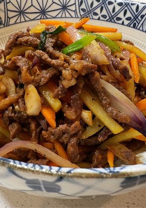 洋葱. 胡萝卜. 土豆. 牛肉丝 的食譜成品照片