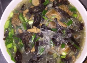 Hình của món Canh miến nấu lòng gà.