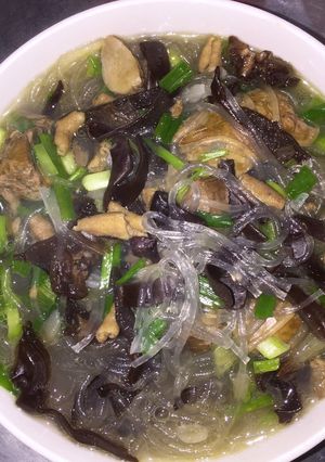 Hình của món Canh miến nấu lòng gà.