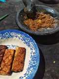 Tempe penyet sambel mateng