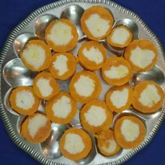 A picture of Mango Stuffed Icecream.