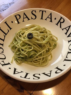 Una foto de Spaghetti con pesto de aceitunas