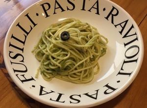 Una foto de Spaghetti con pesto de aceitunas