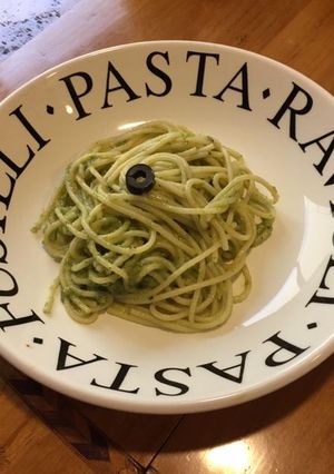 Una foto de Spaghetti con pesto de aceitunas
