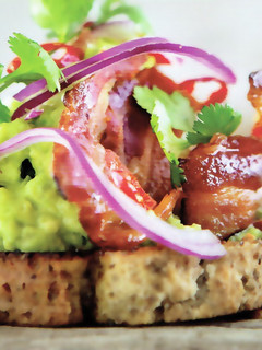 Una foto de Guacamole toast