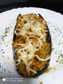 Una foto de Berenjenas rellenas de quinoa y mozzarella 😋