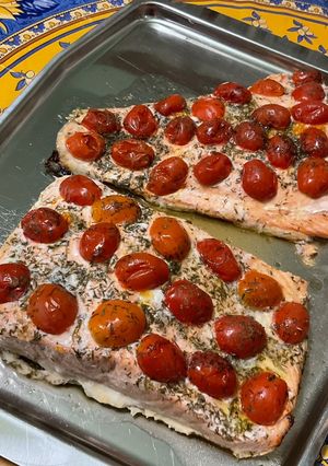 Une photo de Saumon sauvage aux tomates cerises et aneth
