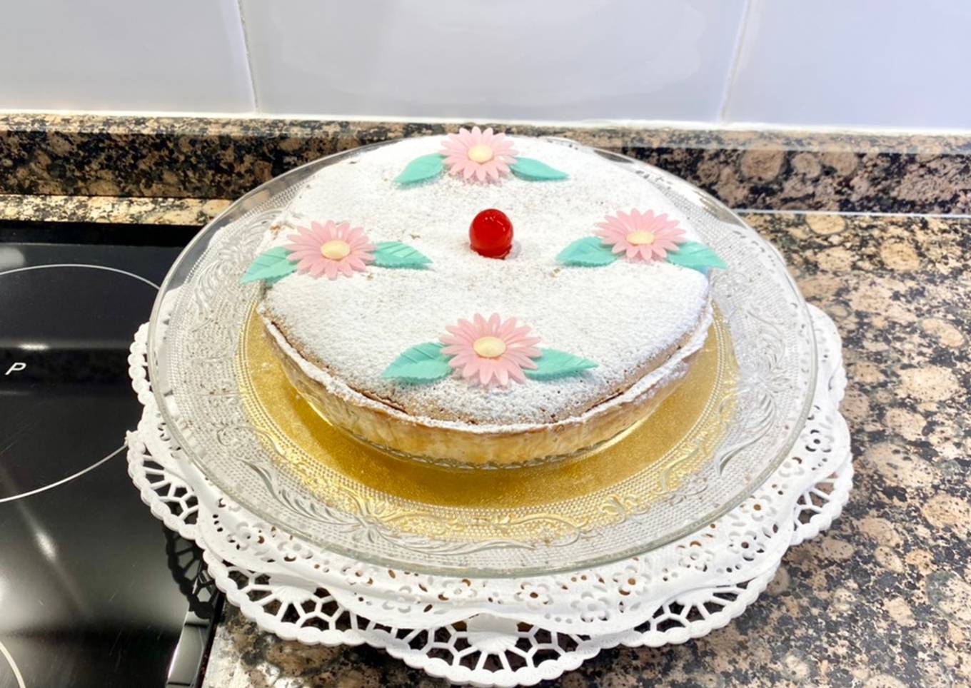 Pastel de hojaldre, con almendra y cabello de ángel