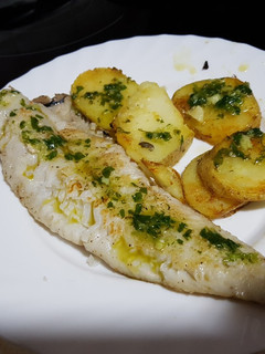 Una foto de Merluza morena con patatas