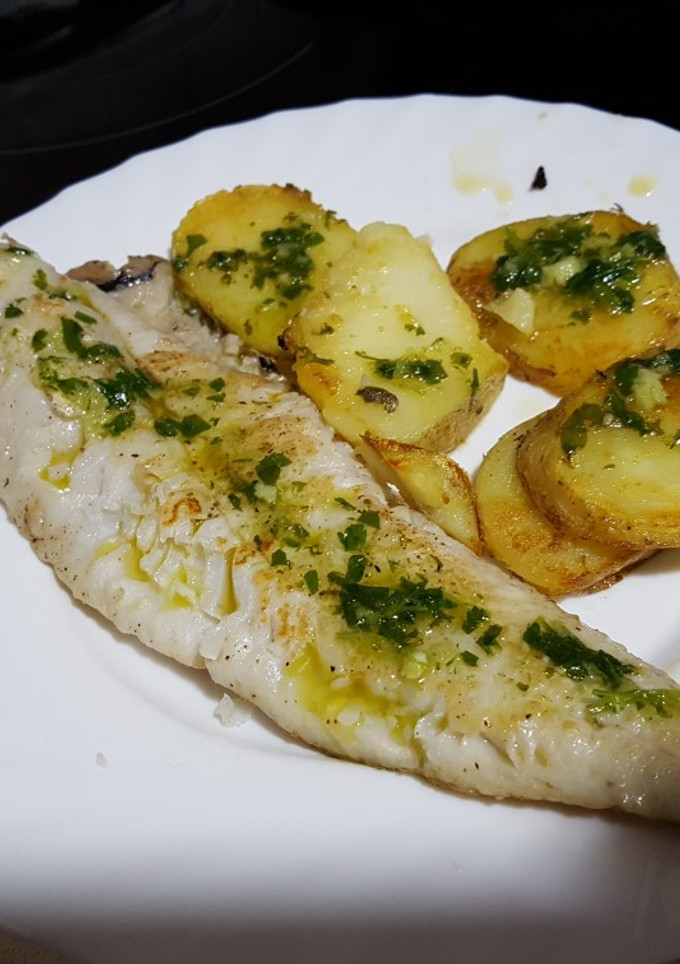 Una foto de Merluza morena con patatas