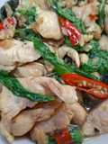 กะเพราสันในไก่