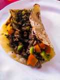 Tacos de molida y vegetales