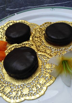 A picture of Double chocolate biscuits.