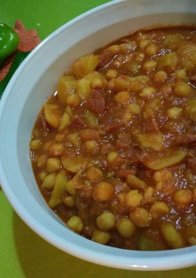 Una foto de Potaje de garbanzos y patatas con Thermomix