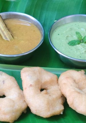 A picture of Sambhar vada.