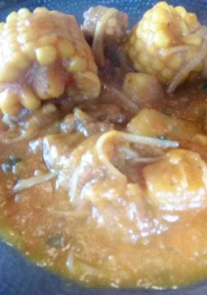 Una foto de Guiso de carne con tallarines y verduras