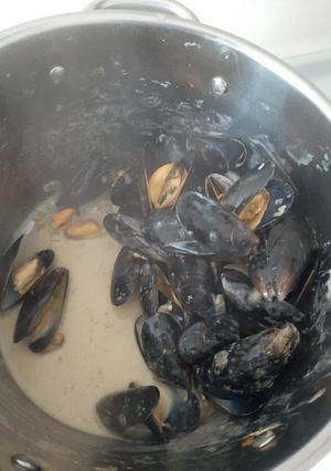 A picture of Mussles with blue cheese sauce.