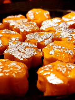 A picture of Alphonso Mango sugar-free Peda.