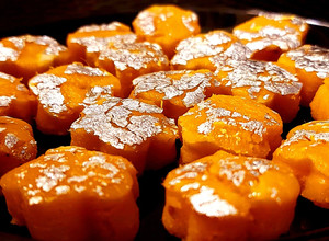 A picture of Alphonso Mango sugar-free Peda.