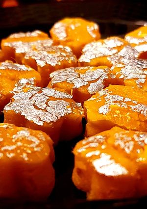 A picture of Alphonso Mango sugar-free Peda.