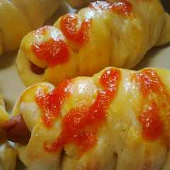 A picture of Roti empuk isi sosis.