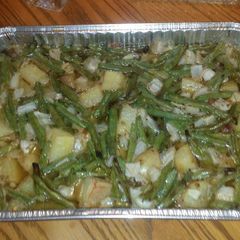 A picture of Taters and Green Beans.