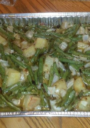 A picture of Taters and Green Beans.