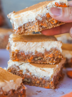 Una foto de Brownie cheesecake carrot cake