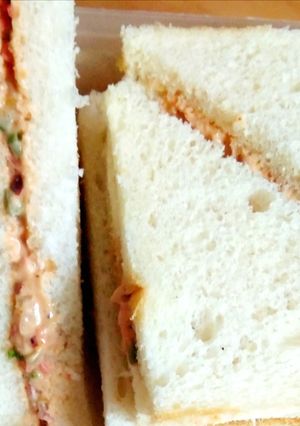 A picture of Raw masala sandwich.