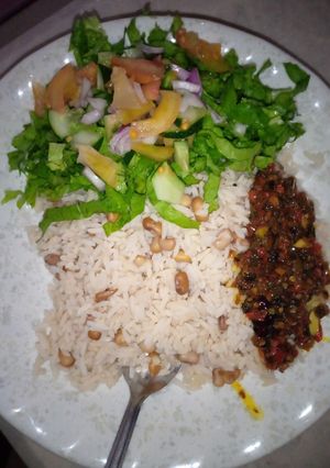 A picture of Shinkafa da wake da sauce din tankwa.