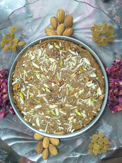 મોહનથાળ (MohanThal Recipe In Gujarati) રેસીપી મુખ્ય ફોટો