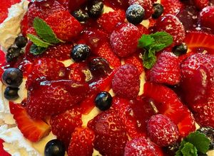 Foto de Pavlova com frutos vermelhos