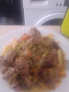 Una foto de Carne guisada con guisantes