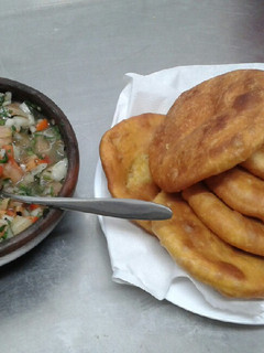 Una foto de Sopaipillas con pebre