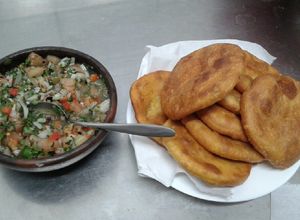 Una foto de Sopaipillas con pebre