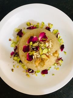 સુજી નો શીરો (Sooji Sheero Recipe In Gujarati) રેસીપી મુખ્ય ફોટો