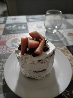 Una foto de Minicake de chocolate, nata y fresas🍓🍫