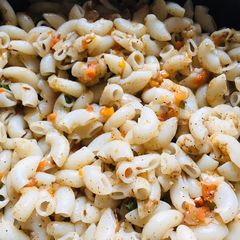 A picture of Macaroni.