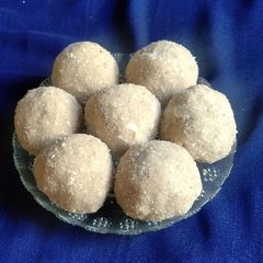 A picture of Sesame Ladoos.