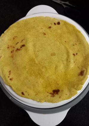 લસણ વાળો રોટલો (Garlic Rotlo Recipe In Gujarati) રેસીપી મુખ્ય ફોટો