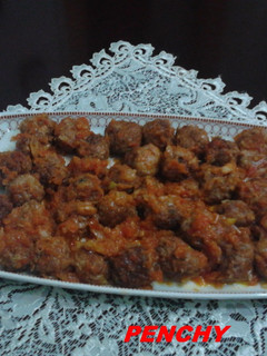 Una foto de Albondigas picantes con cúrcuma y curry