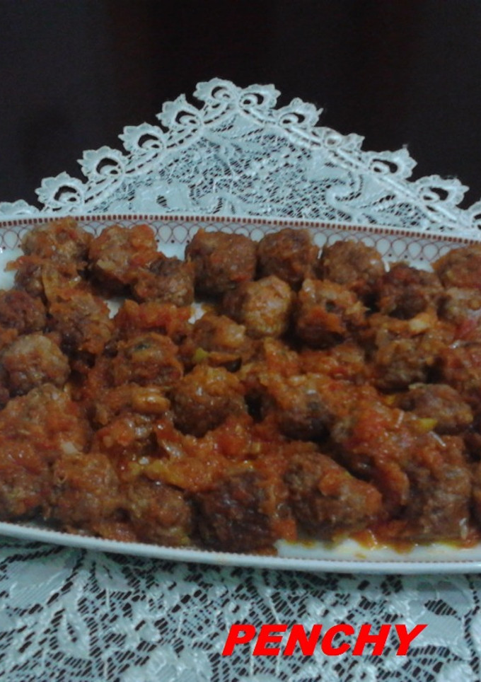 Una foto de Albondigas picantes con cúrcuma y curry