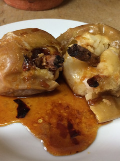 Una foto de Manzanas asadas con mantequilla, canela y azúcar moreno