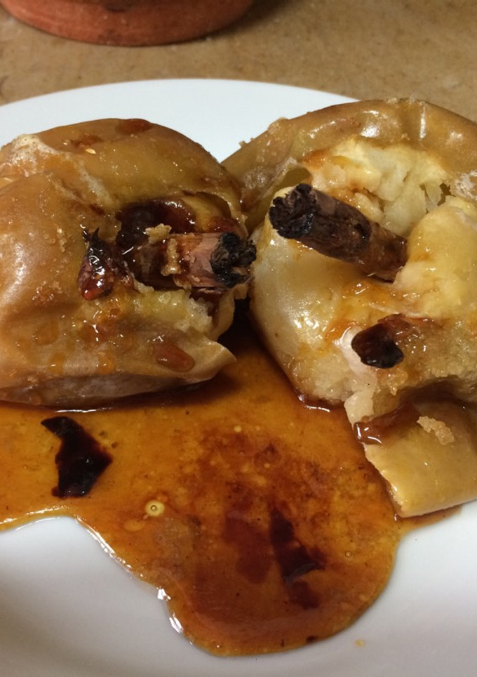 Una foto de Manzanas asadas con mantequilla, canela y azúcar moreno
