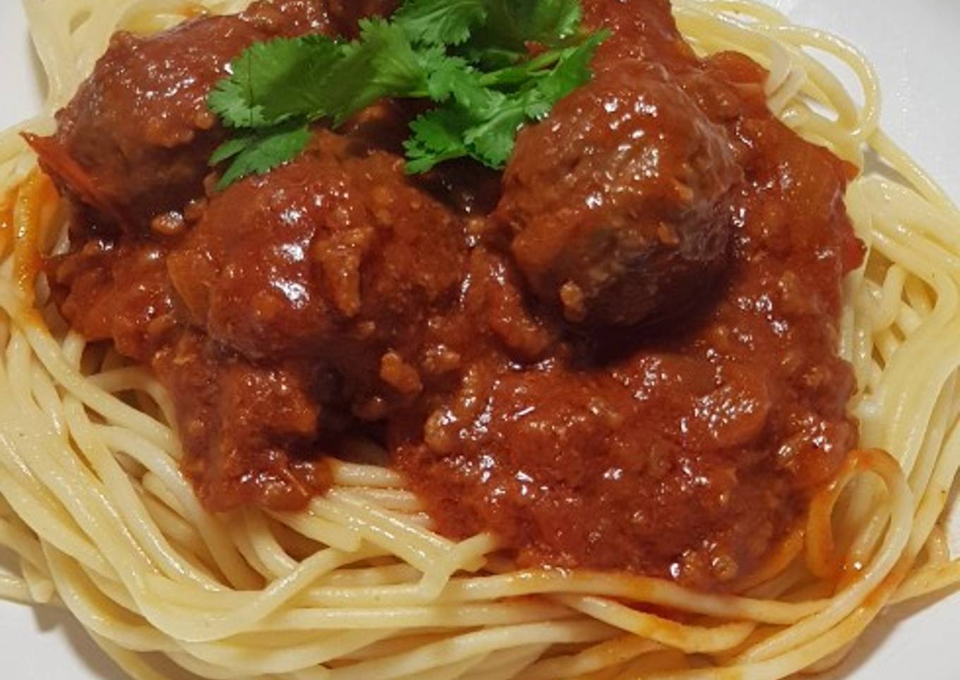 Spaghetti meatballs in bolognese sauce
