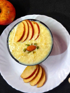 सेब मखाना खीर(seb makhana kheer recipe in hindi) रेसिपी मुख्य फोटो
