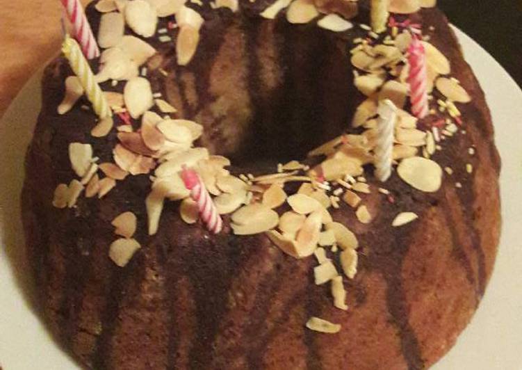 Apple bundt cake with flaked almonds