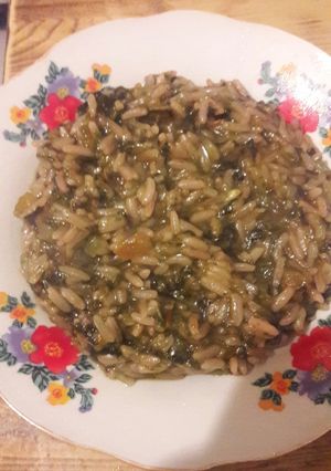 صورة لوصفة أرز بالسبانخ والبندورة